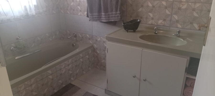 3 Bedroom Property for Sale in Safari Gardens North West